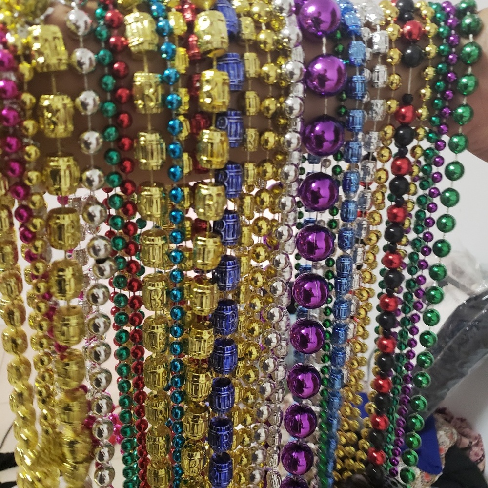 30 piece assorted multi color party beads